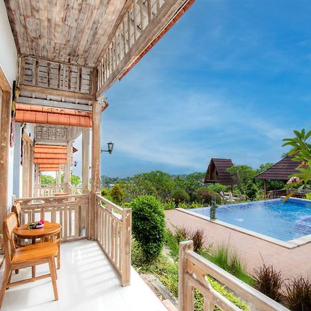 Hotel D'Arya Sea View à Batununggul Extérieur photo
